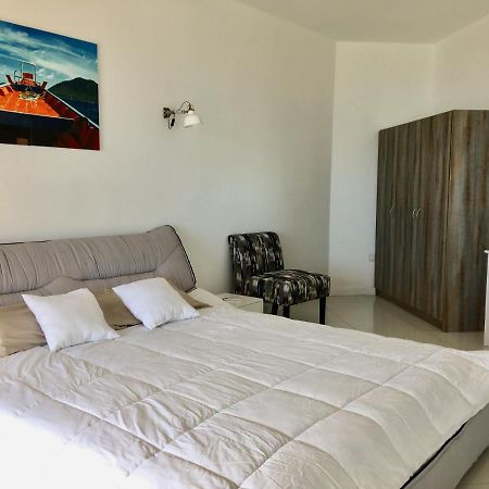 Ocean View Apartment Flic en Flac Exterior photo