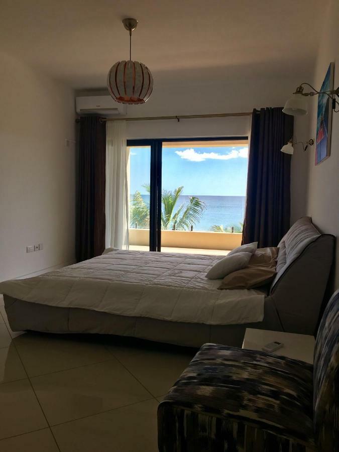 Ocean View Apartment Flic en Flac Exterior photo
